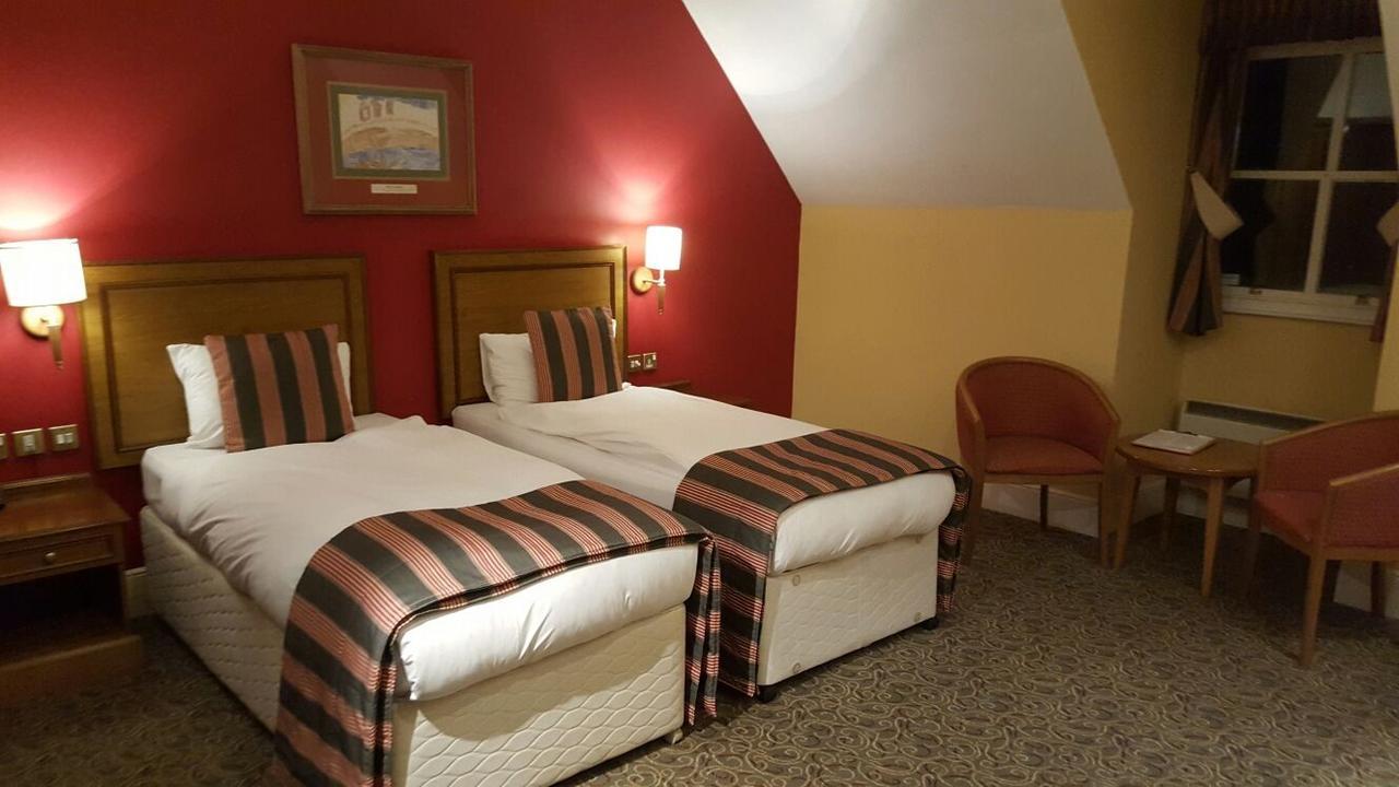 The Catherine Wheel Wetherspoon Hotel Henley-on-Thames ภายนอก รูปภาพ