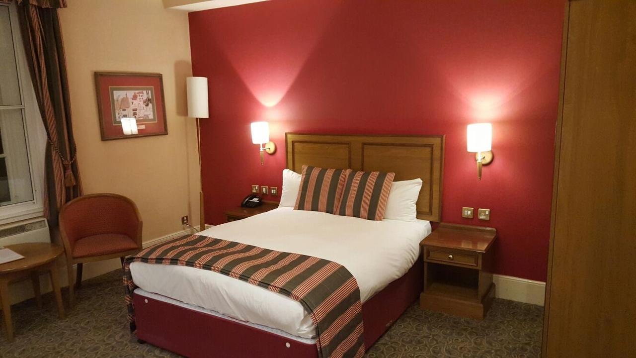 The Catherine Wheel Wetherspoon Hotel Henley-on-Thames ภายนอก รูปภาพ
