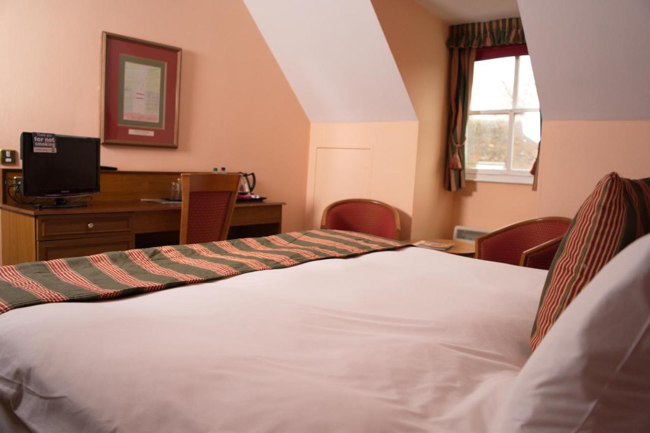 The Catherine Wheel Wetherspoon Hotel Henley-on-Thames ภายนอก รูปภาพ